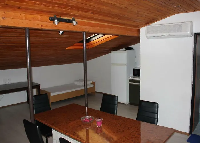 Hella Apartment Vir