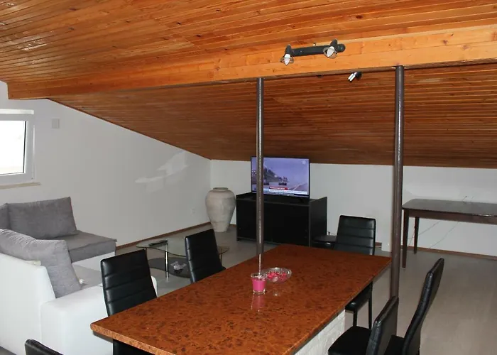 Hella Apartment *