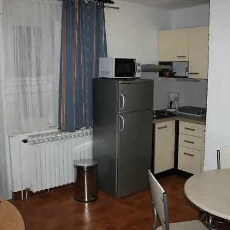 Apartment Hella Vir