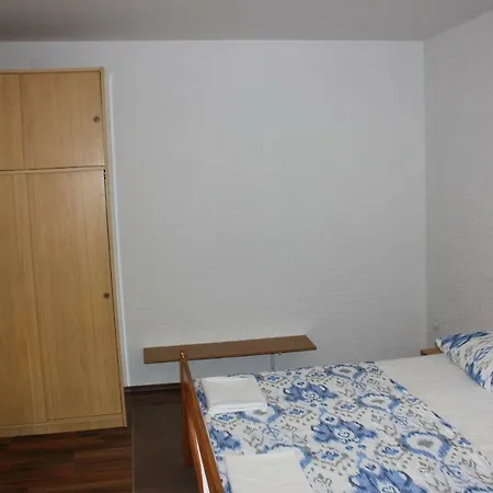 Hella Apartment Vir