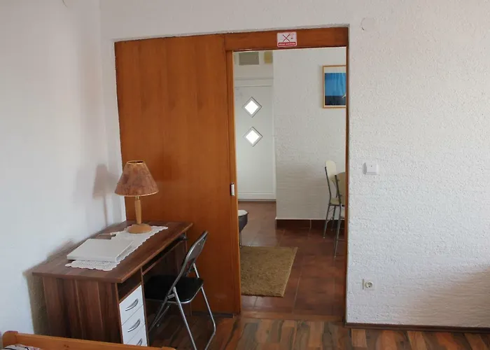 Hella アパート *